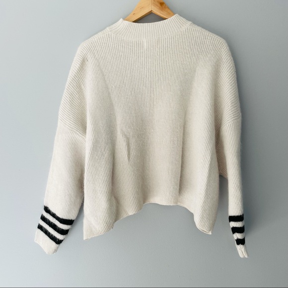 Hanshine OverSized Sweater - Picture 2 of 8